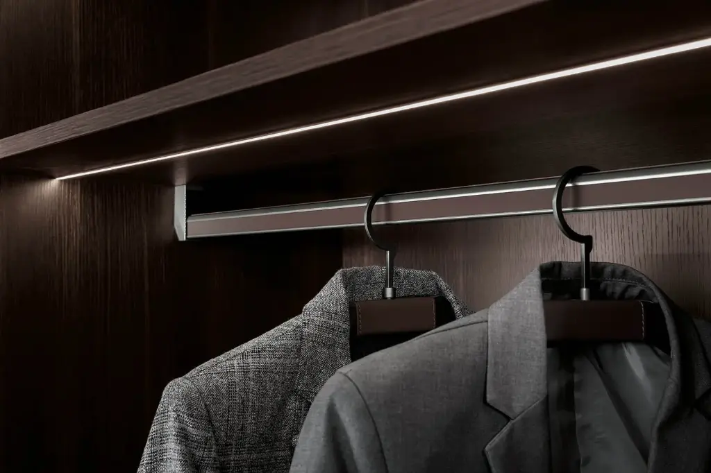 Hera Clothing Rod (Rod)
